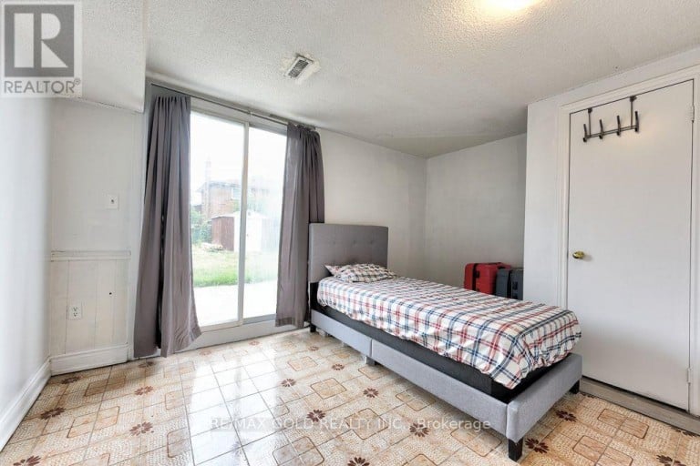 22 KITTIWAKE AVENUE, Toronto (West Humber-Clairville), Ontario, M9V4P6