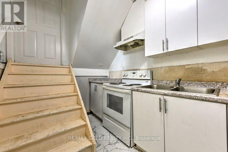 22 KITTIWAKE AVENUE, Toronto (West Humber-Clairville), Ontario, M9V4P6