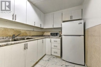 22 KITTIWAKE AVENUE Toronto (West Humber-Clairville) Ontario photo 35