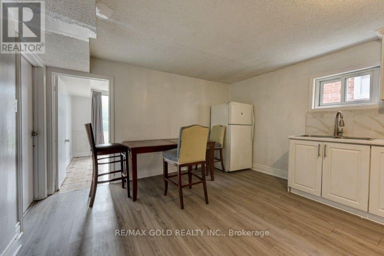 22 KITTIWAKE AVENUE, Toronto (West Humber-Clairville), Ontario, M9V4P6