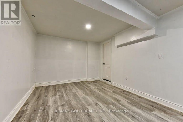 22 KITTIWAKE AVENUE, Toronto (West Humber-Clairville), Ontario, M9V4P6