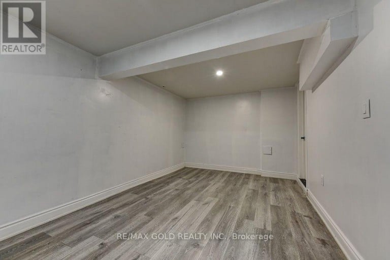 22 KITTIWAKE AVENUE, Toronto (West Humber-Clairville), Ontario, M9V4P6