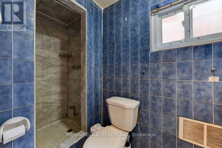 22 KITTIWAKE AVENUE, Toronto (West Humber-Clairville), Ontario, M9V4P6