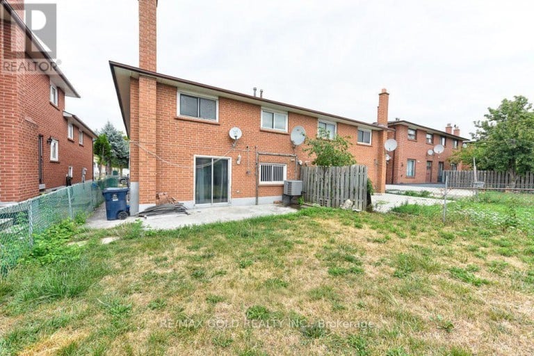 22 KITTIWAKE AVENUE, Toronto (West Humber-Clairville), Ontario, M9V4P6