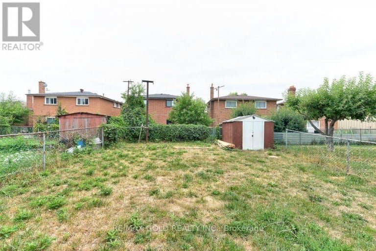 22 KITTIWAKE AVENUE, Toronto (West Humber-Clairville), Ontario, M9V4P6