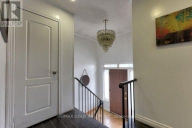 22 KITTIWAKE AVENUE Toronto (West Humber-Clairville) Ontario photo 6