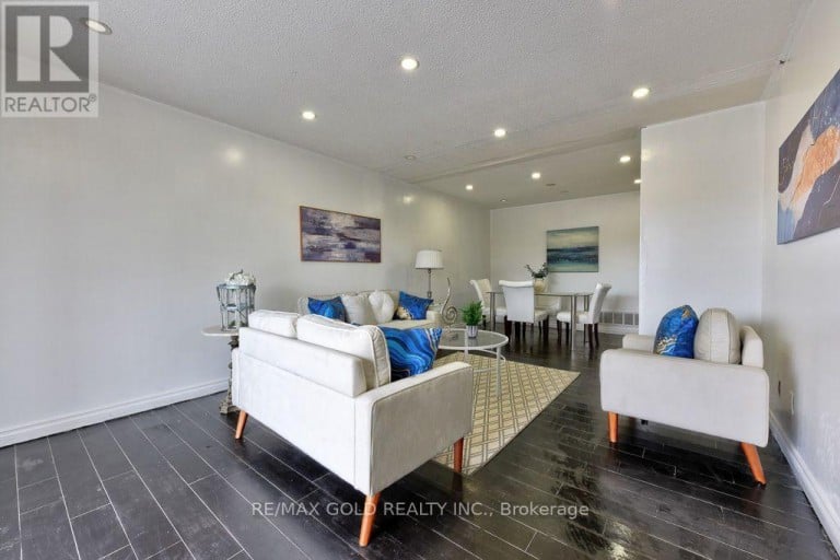 22 KITTIWAKE AVENUE, Toronto (West Humber-Clairville), Ontario, M9V4P6