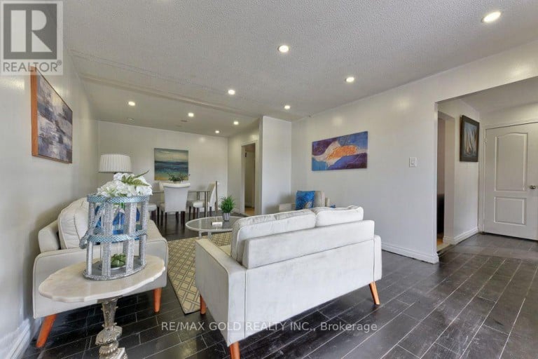 22 KITTIWAKE AVENUE, Toronto (West Humber-Clairville), Ontario, M9V4P6