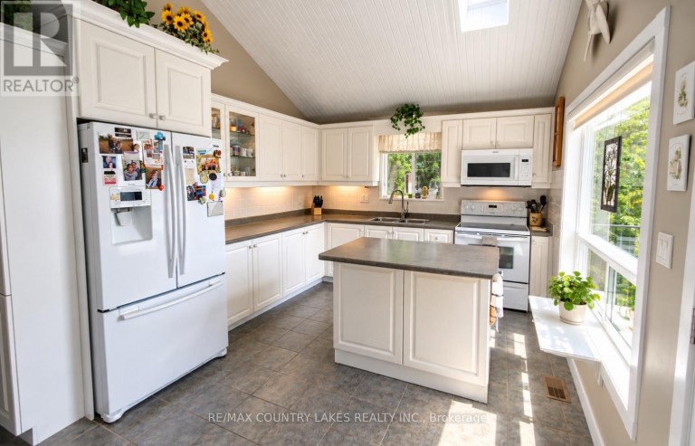 27 HILLCREST AVENUE, Kawartha Lakes (Carden), Ontario, K0M2B0