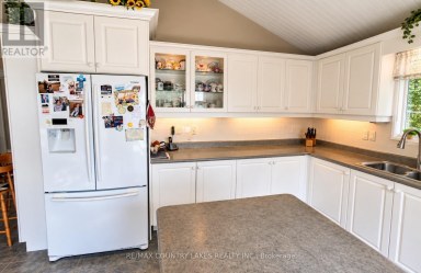 27 HILLCREST AVENUE Kawartha Lakes (Carden) Ontario photo 13