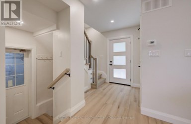 34 MOORE AVENUE N Waterloo Ontario photo 2