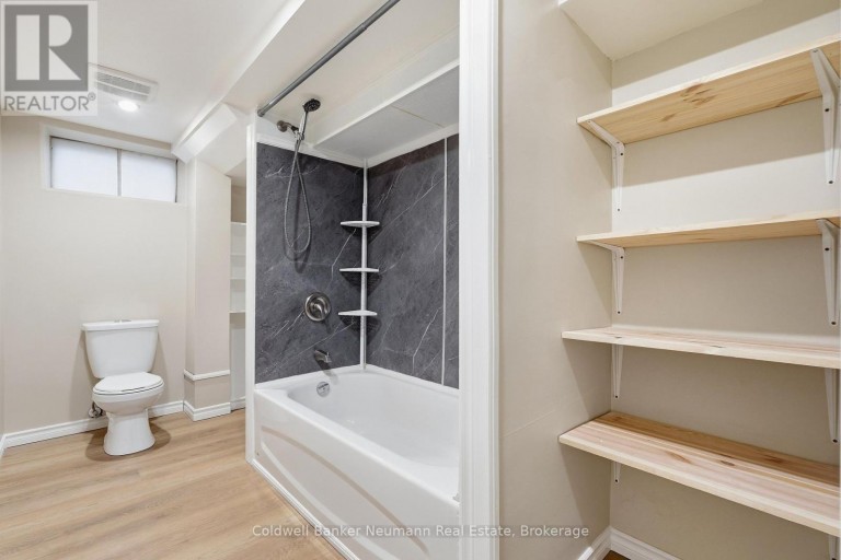 82 KNIGHTSWOOD BOULEVARD, Guelph (Riverside Park), Ontario, N1E3W7