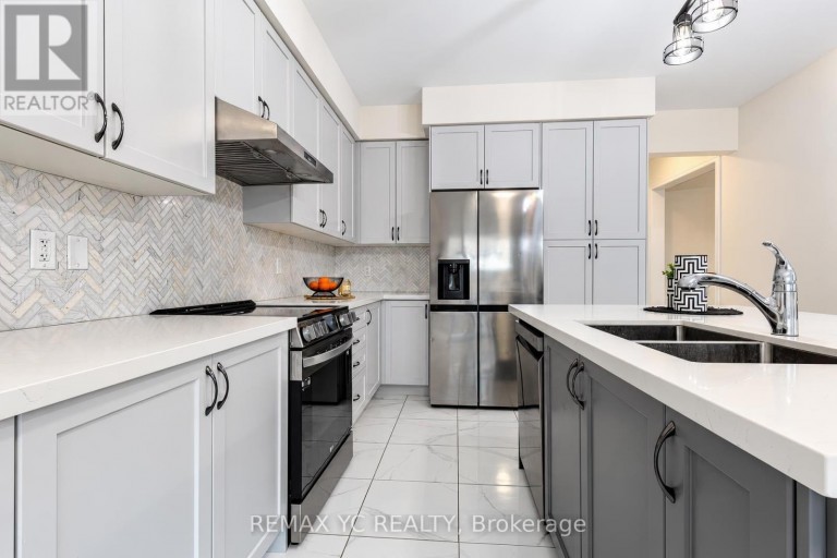126 DURHAM AVENUE, Barrie, Ontario, L9J0W7