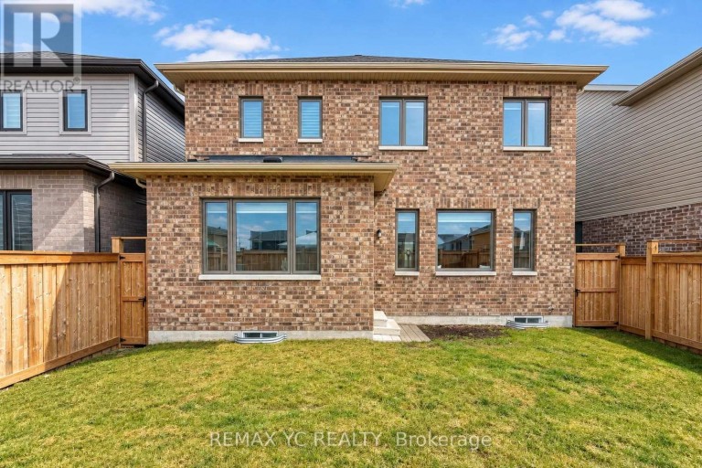 126 DURHAM AVENUE, Barrie, Ontario, L9J0W7