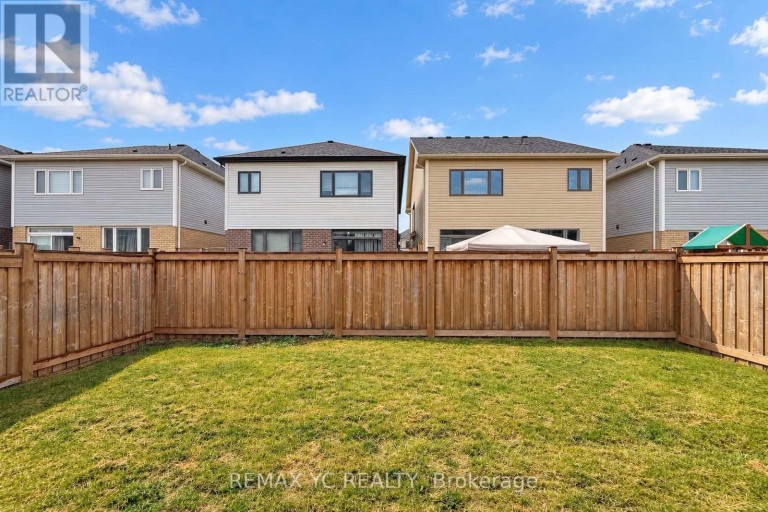 126 DURHAM AVENUE, Barrie, Ontario, L9J0W7