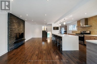 1254 NAPIER CRESCENT Oakville (CP College Park) Ontario photo 2