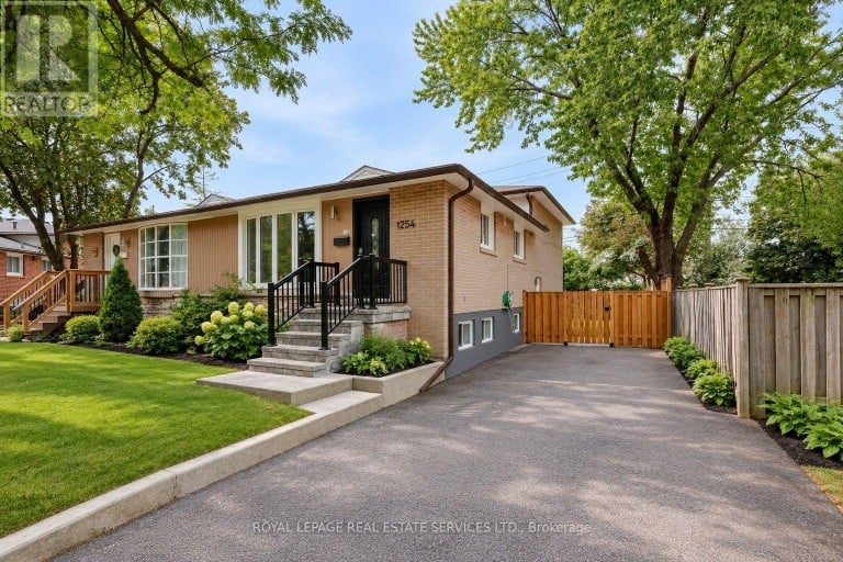 1254 NAPIER CRESCENT, Oakville (CP College Park), Ontario, L6H2A4