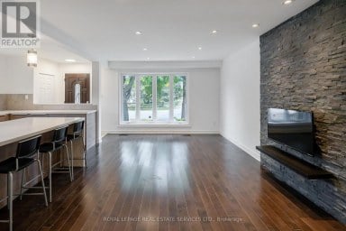 1254 NAPIER CRESCENT Oakville (CP College Park) Ontario photo 3