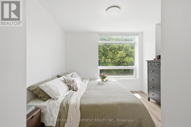 403 - 455 CHARLTON AVENUE E, Hamilton (Stinson), Ontario, L8N0B2