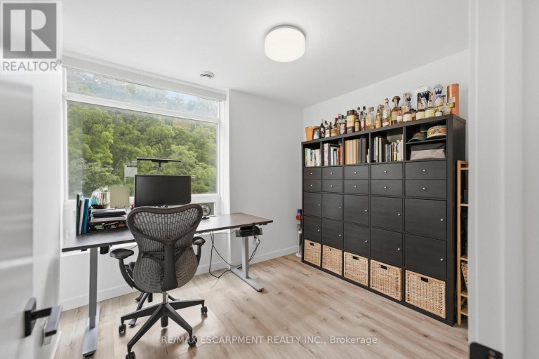 403 - 455 CHARLTON AVENUE E, Hamilton (Stinson), Ontario, L8N0B2