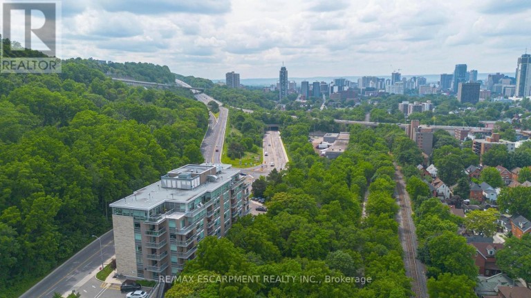 403 - 455 CHARLTON AVENUE E, Hamilton (Stinson), Ontario, L8N0B2