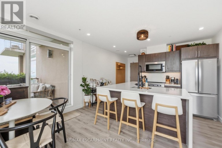 403 - 455 CHARLTON AVENUE E, Hamilton (Stinson), Ontario, L8N0B2