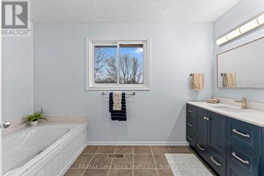 112 MARY AVENUE Georgian Bluffs Ontario photo 18
