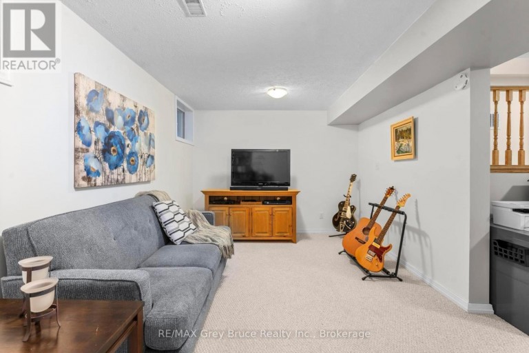 112 MARY AVENUE, Georgian Bluffs, Ontario, N4K5N5