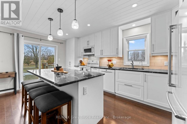 112 MARY AVENUE, Georgian Bluffs, Ontario, N4K5N5