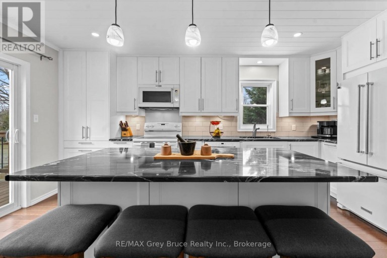 112 MARY AVENUE, Georgian Bluffs, Ontario, N4K5N5