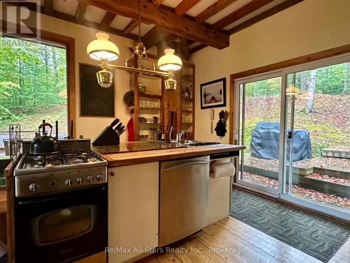1005 MCARTHUR POINT ROAD, Lake of Bays (Ridout), Ontario, P0B1A0