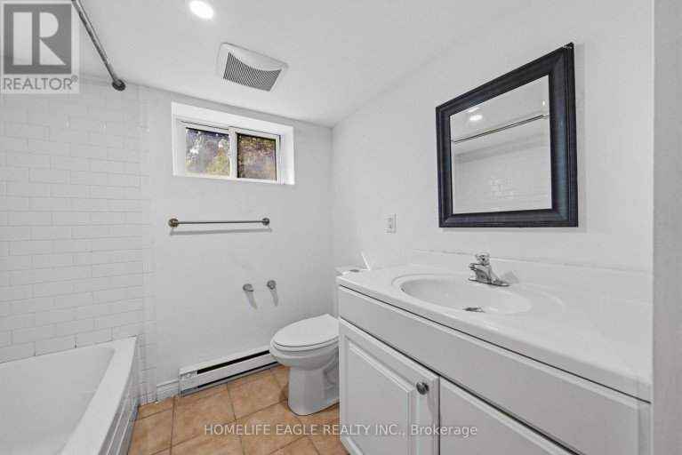 3 BLUEWATER AVENUE, Toronto (Birchcliffe-Cliffside), Ontario, M1N1K3