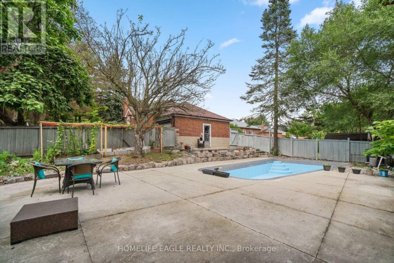 3 BLUEWATER AVENUE, Toronto (Birchcliffe-Cliffside), Ontario, M1N1K3
