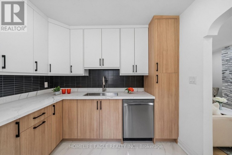 3 BLUEWATER AVENUE, Toronto (Birchcliffe-Cliffside), Ontario, M1N1K3