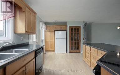 10 DUNSFORD CRESCENT St. Marys Ontario photo 8