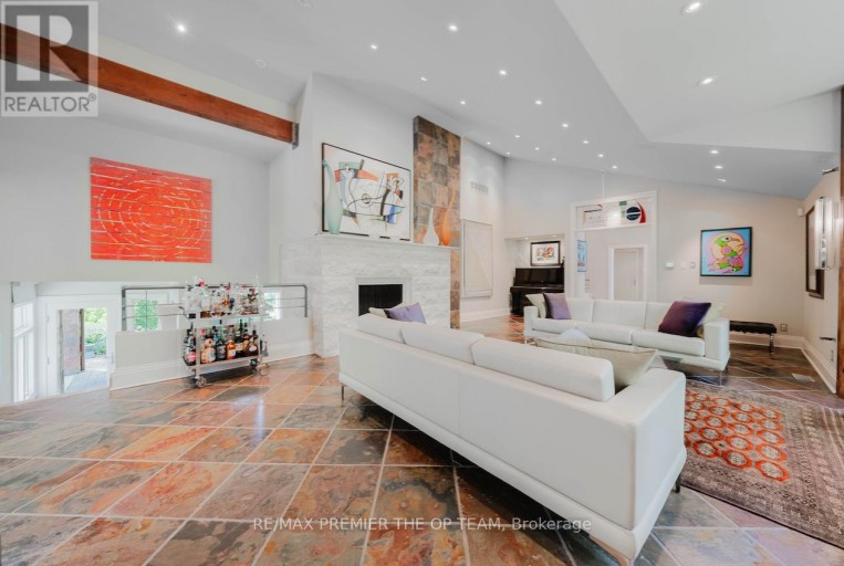 66 CLUBHOUSE ROAD, Vaughan (East Woodbridge), Ontario, L4L2W2