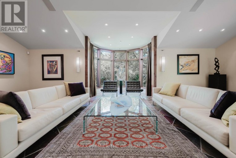 66 CLUBHOUSE ROAD, Vaughan (East Woodbridge), Ontario, L4L2W2