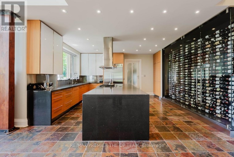 66 CLUBHOUSE ROAD, Vaughan (East Woodbridge), Ontario, L4L2W2