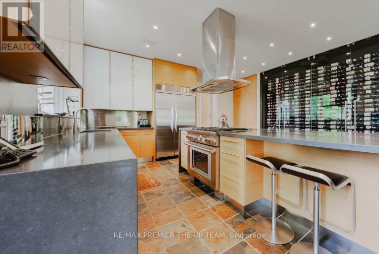 66 CLUBHOUSE ROAD, Vaughan (East Woodbridge), Ontario, L4L2W2