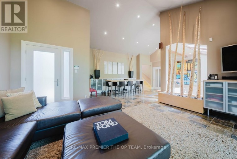 66 CLUBHOUSE ROAD, Vaughan (East Woodbridge), Ontario, L4L2W2