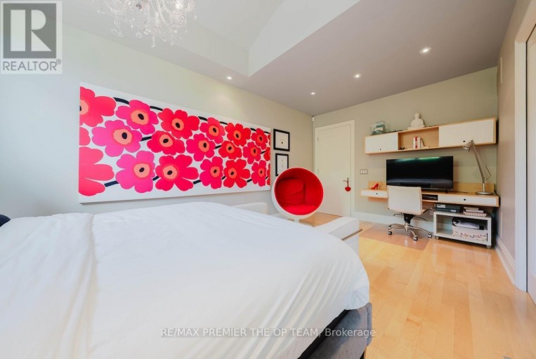 66 CLUBHOUSE ROAD, Vaughan (East Woodbridge), Ontario, L4L2W2