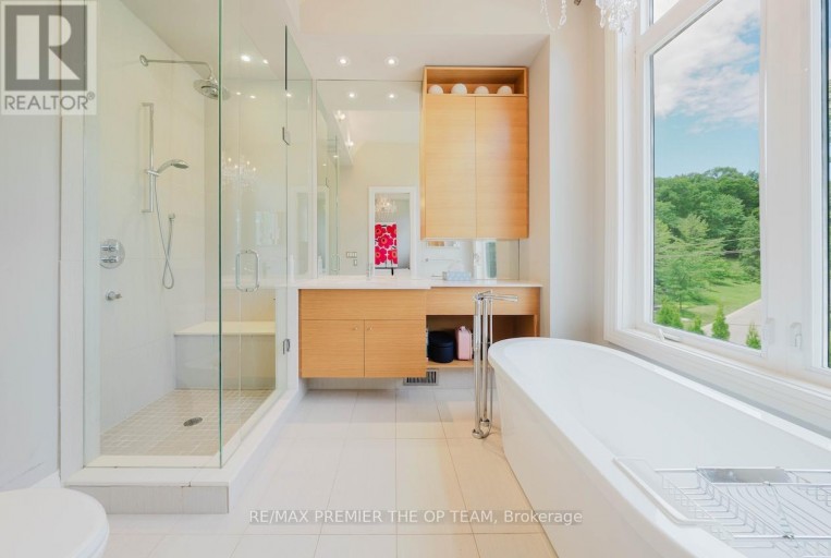 66 CLUBHOUSE ROAD, Vaughan (East Woodbridge), Ontario, L4L2W2