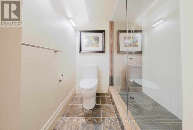 66 CLUBHOUSE ROAD, Vaughan (East Woodbridge), Ontario, L4L2W2