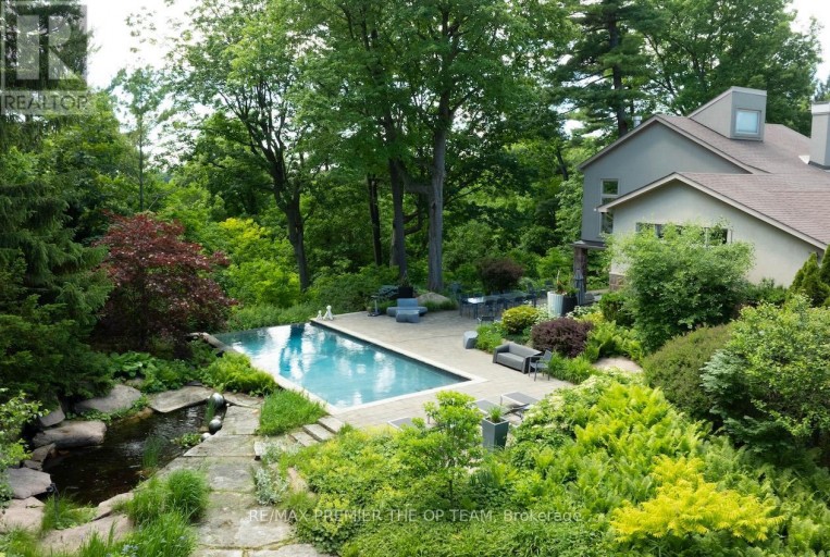 66 CLUBHOUSE ROAD, Vaughan (East Woodbridge), Ontario, L4L2W2