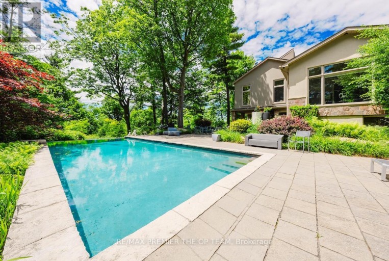 66 CLUBHOUSE ROAD, Vaughan (East Woodbridge), Ontario, L4L2W2