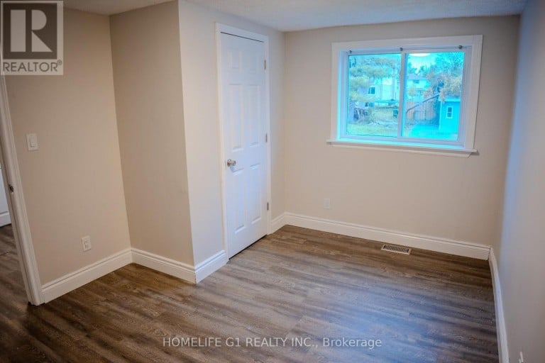 332 GROVE STREET E, Barrie (Grove East), Ontario, L4M2R5