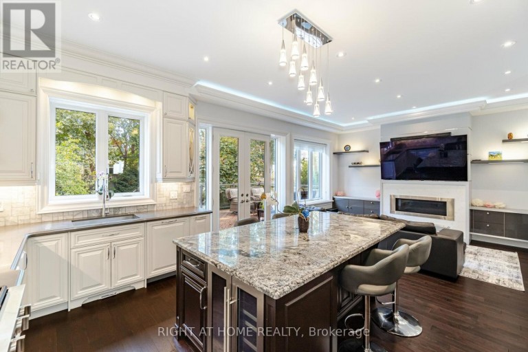 35 BURNELM DRIVE, Toronto (Islington-City Centre West), Ontario, M9B4N2
