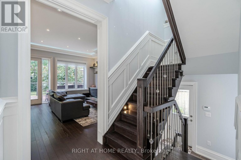 35 BURNELM DRIVE, Toronto (Islington-City Centre West), Ontario, M9B4N2