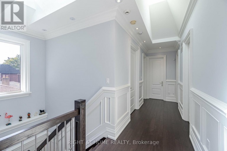 35 BURNELM DRIVE, Toronto (Islington-City Centre West), Ontario, M9B4N2