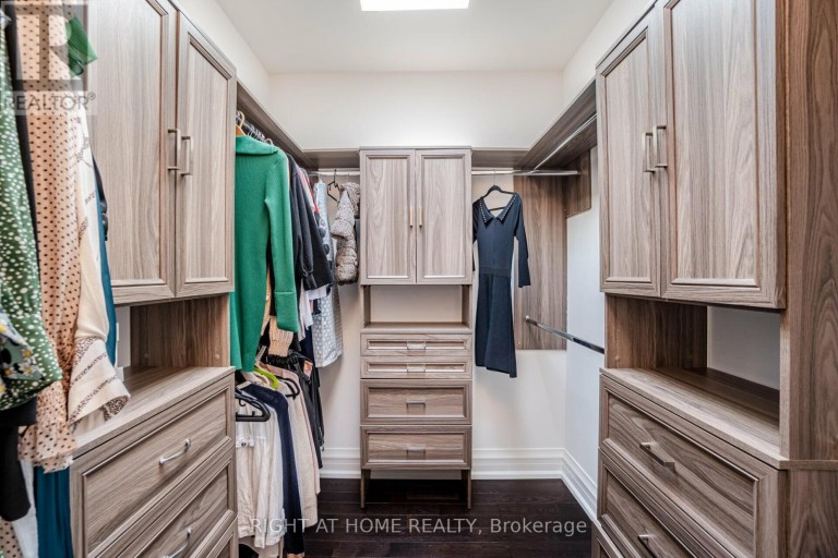 35 BURNELM DRIVE, Toronto (Islington-City Centre West), Ontario, M9B4N2